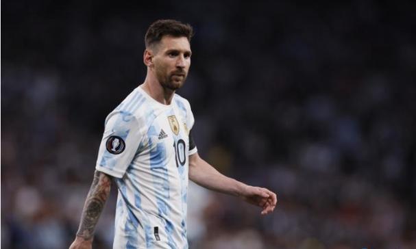 俄乌三年：我军炮兵苦练屠龙技却只剩鸡，意外却因此成就世界最强